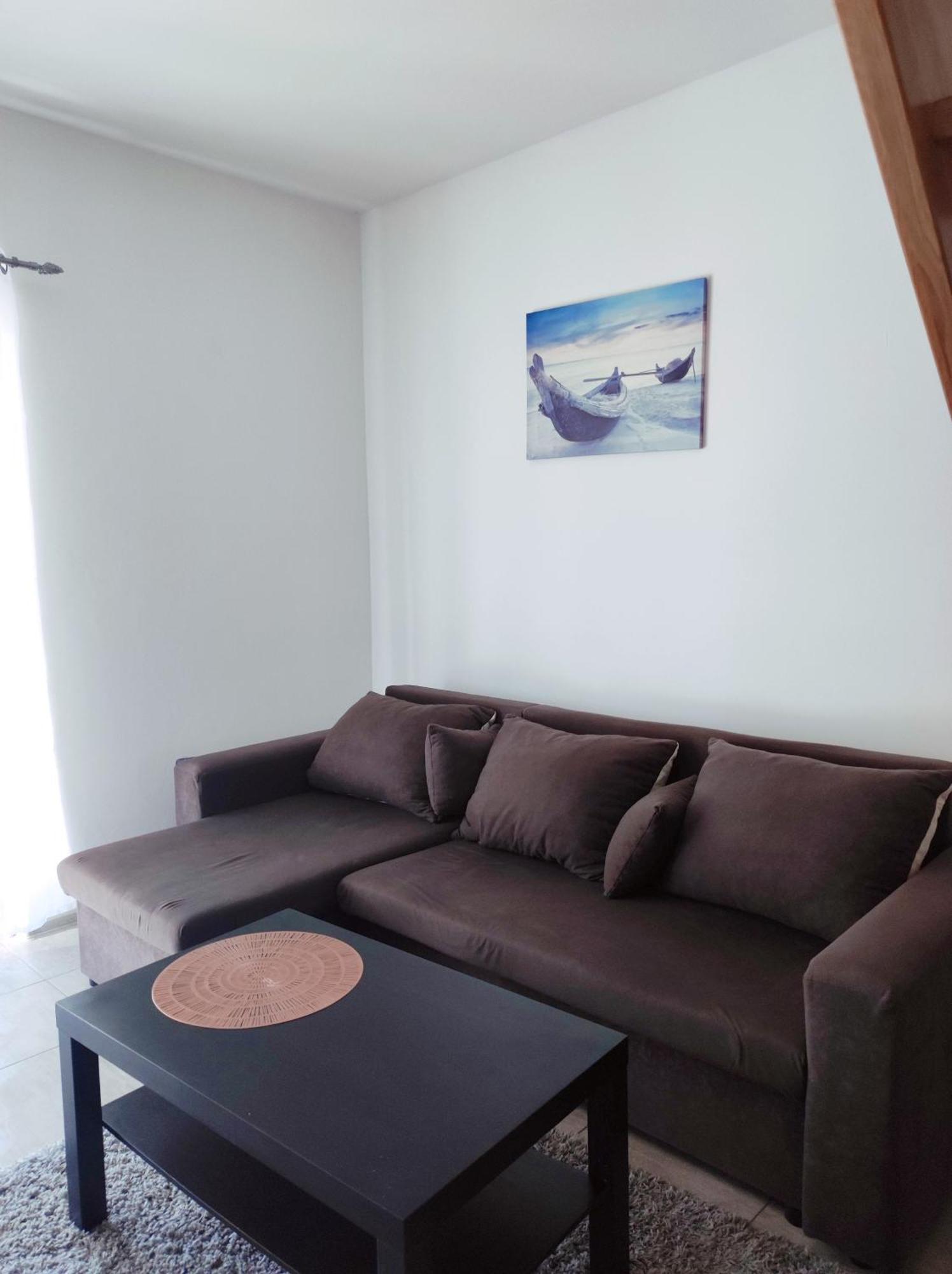 Apartamenty Adrenja 罗威 外观 照片
