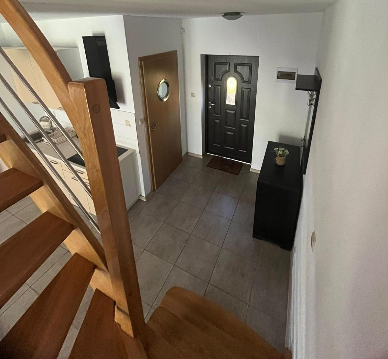 Apartamenty Adrenja 罗威 外观 照片