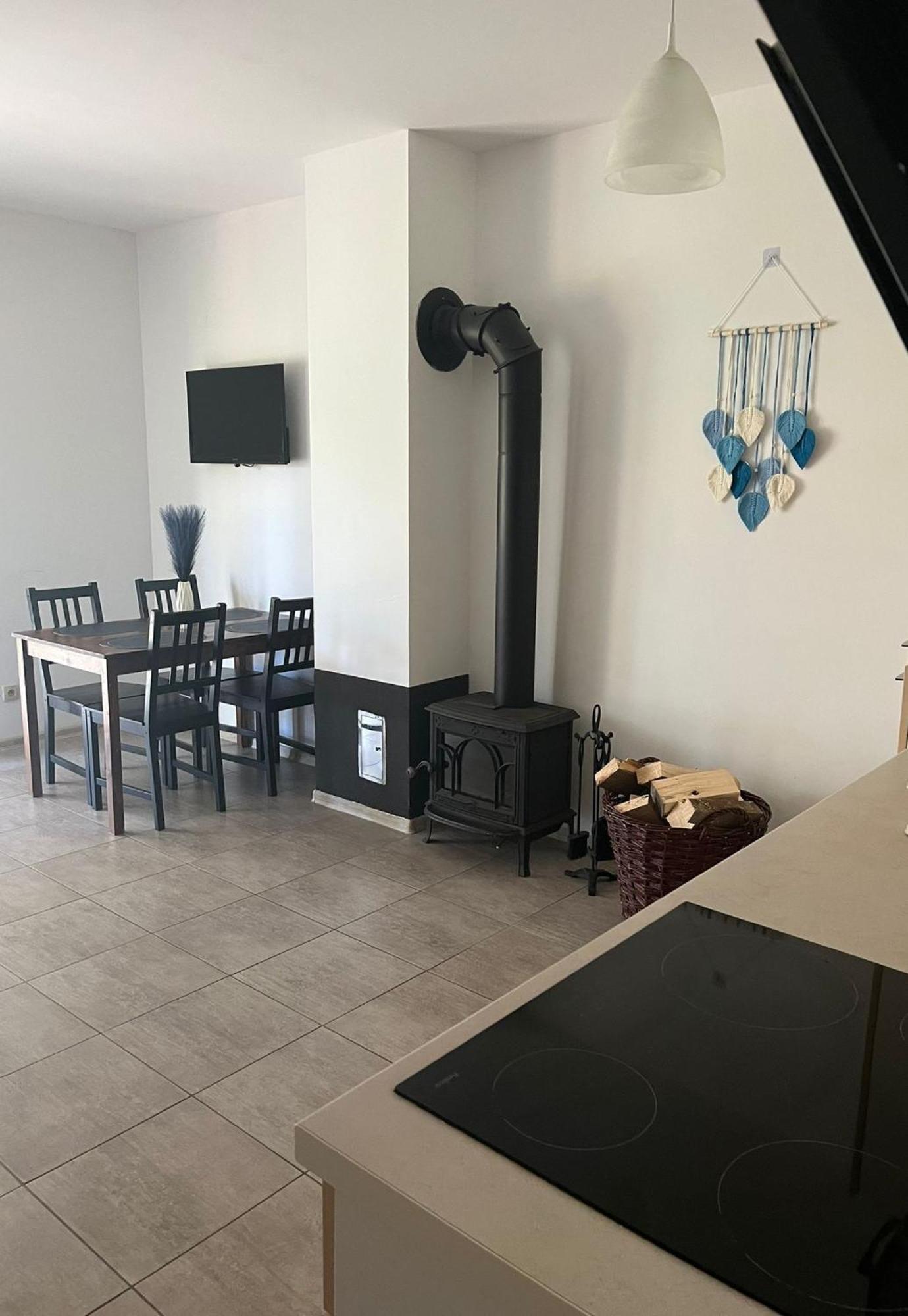 Apartamenty Adrenja 罗威 外观 照片